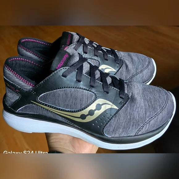Sz 9 Women's SAUCONY KINETA RELAY Grey Running Shoes - Picture 3 of 8